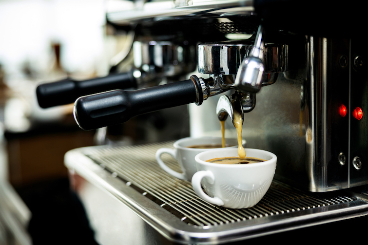 Zakelijke koffiemachine kopen of leasen: wat is de beste keuze?