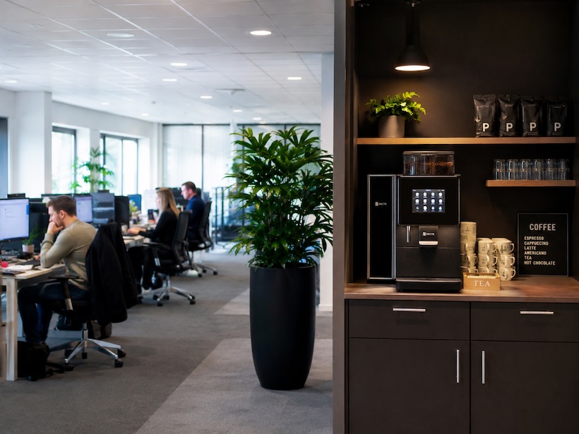 Koffiemachines met bonen op kantoor: Soorten & eigenschappen